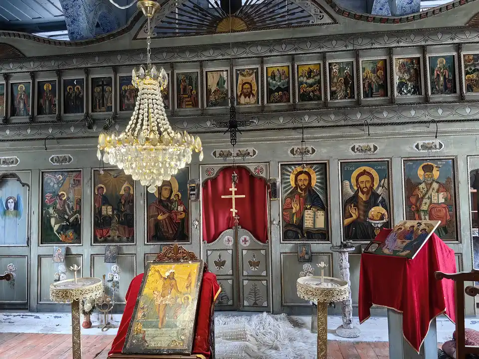 Благотворителност, Благотворителен монтаж на дограма за църква — снимка 13