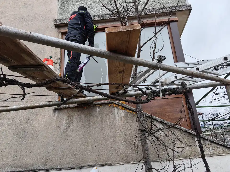Обект Кричим 2, Ветропреграда, Обличане на колона, Оформяне с первази — снимка 7