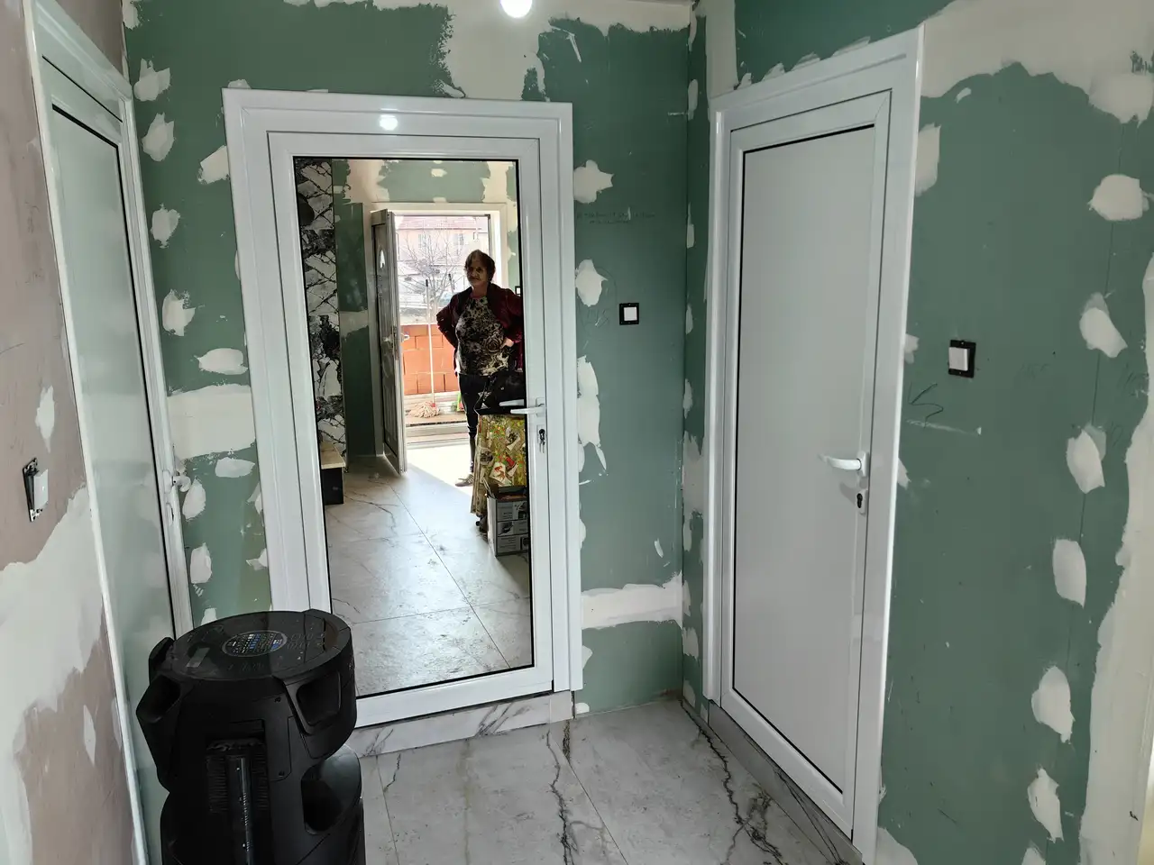 Обект Стамболийски 21, Вътрешни врати, Обръщане с первази