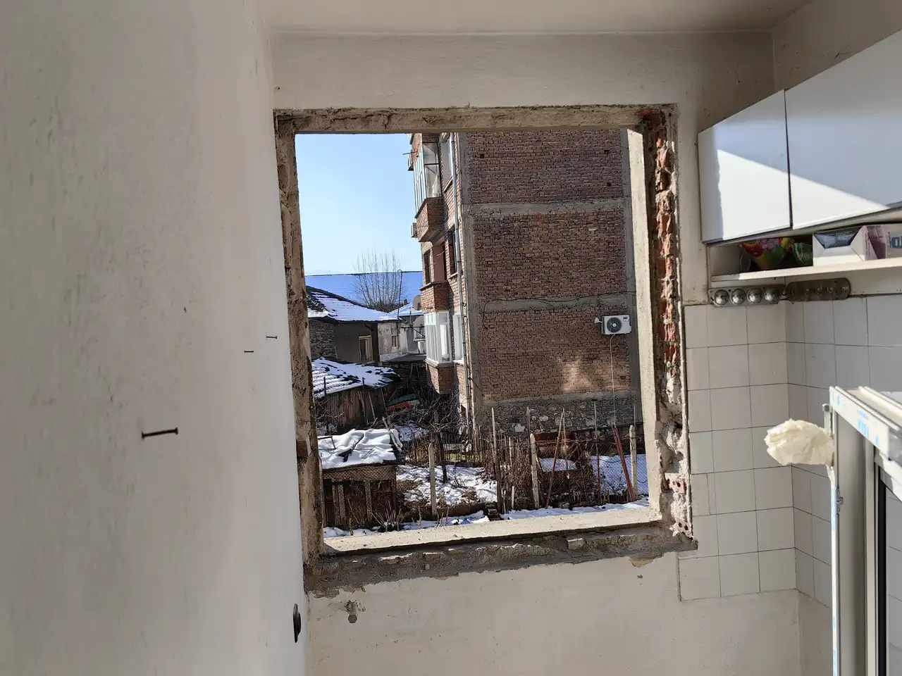 Обект Стамболийски 23, Смяна на дограма, Обръщане с первази, Външни ролетни щори