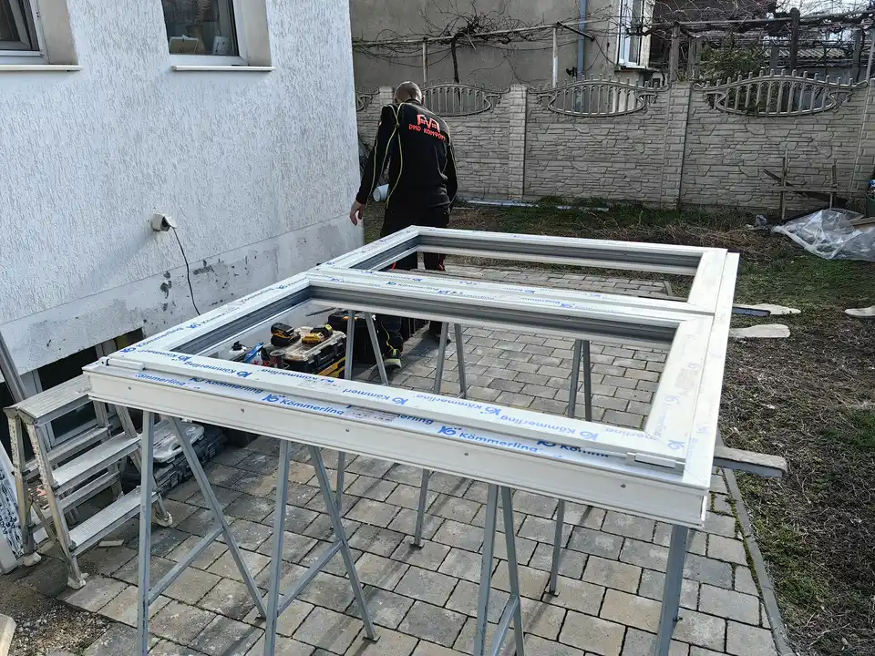 Обект Стамболийски 36, Смяна на дограма, Вградени ролетни щори, Кьомерлинг 76мм, ПВЦ Дистанционер — снимка 2