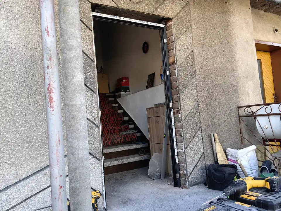 Обект Стамболийски 37, Входна врата, Обръщане с первази, Антрацит, Термоалуминий — снимка 3