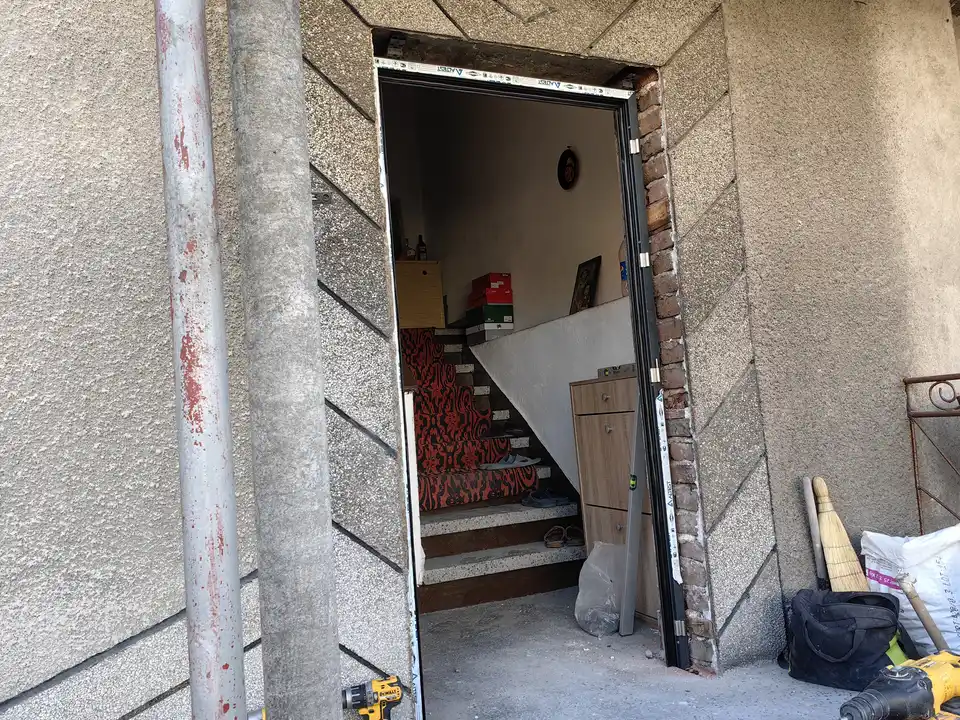 Обект Стамболийски 37, Входна врата, Обръщане с первази, Антрацит, Термоалуминий — снимка 4