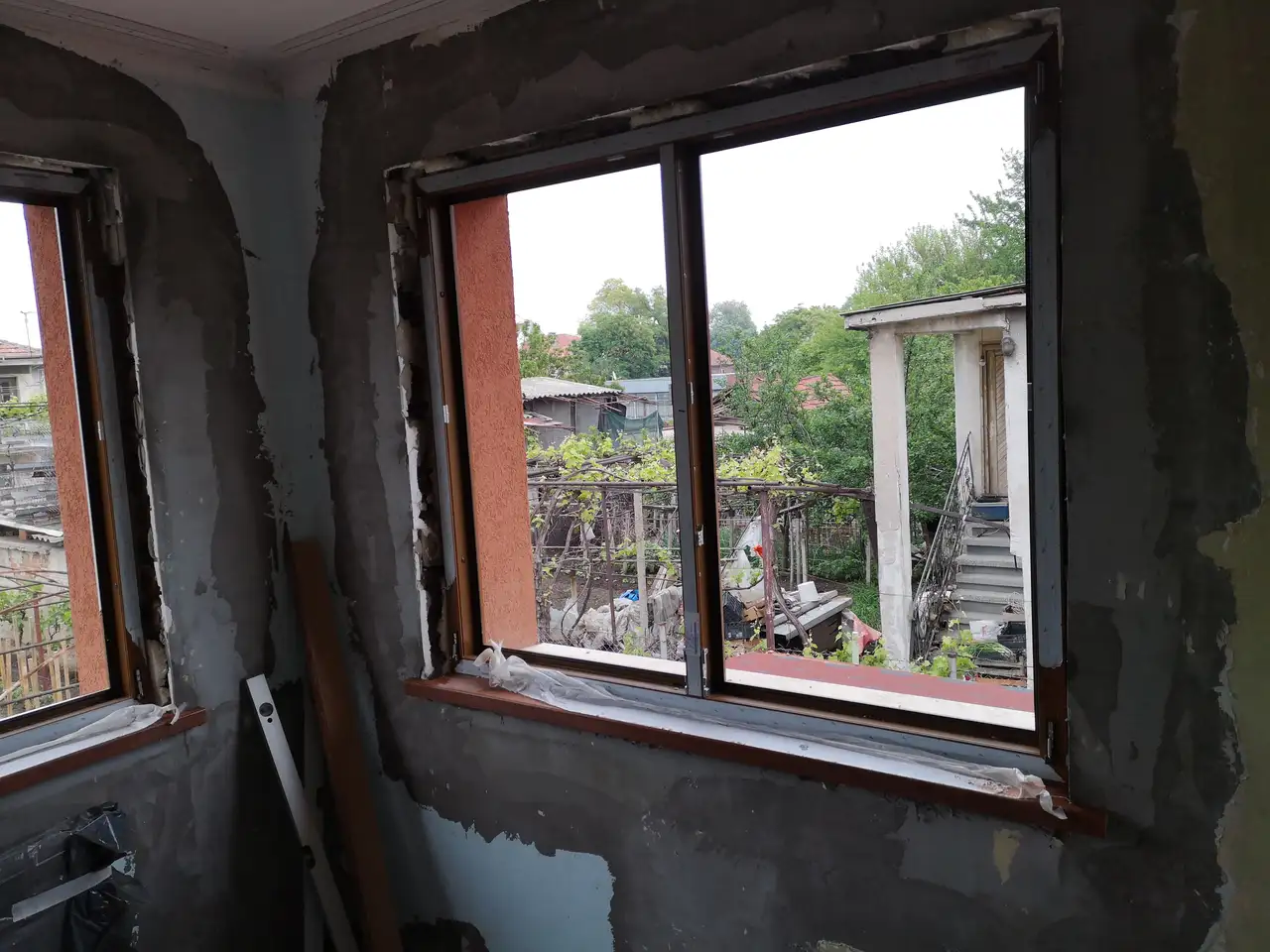 Обект Стамболийски 45, Смяна на дограма, Входна врата от Термоалуминий, Обръщане с первази, Кьомерлинг 76, Троен ст-ет, ПВЦ Дистанционери — снимка 12
