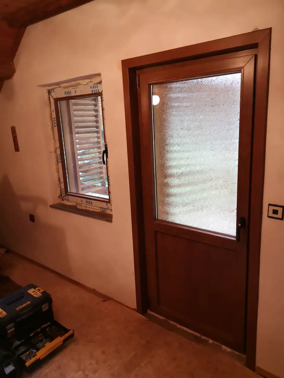 Обект Върховръх, Смяна на дограма, VEKA 70, Клапи за налягане — снимка 15