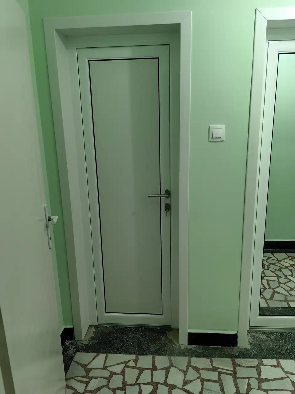 Стамболийски, Обект 31, Подмяна врати за баня — снимка 12