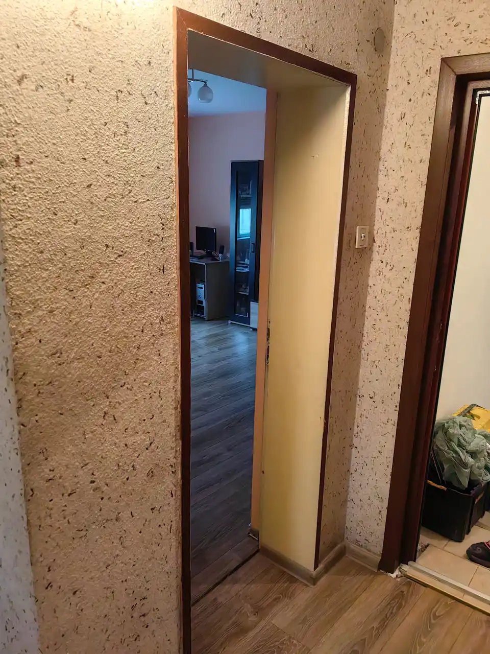 Стамболийски, Обект 32, Подмяна вътрешни врати, Обръщане с первази — снимка 3