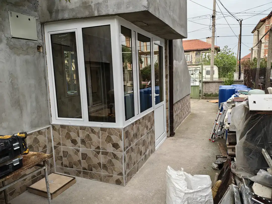 Стамболийски Обект 33, Подмяна на винкелово остъкление, Обръщане с первази — снимка 31